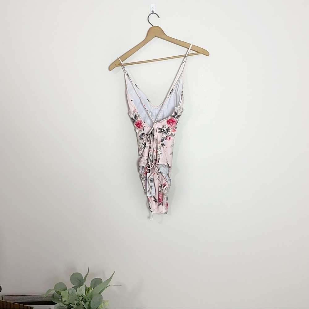 [Cupshe] Women's Light Pink Floral Cross Strap One Piece Swimsuit - Picture 2 of 8
